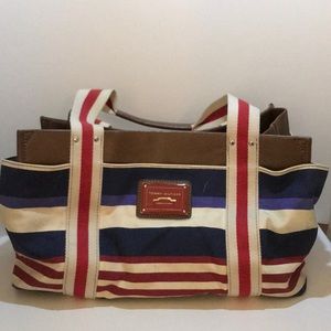 Adorable Tommy Hilfiger purse 👜